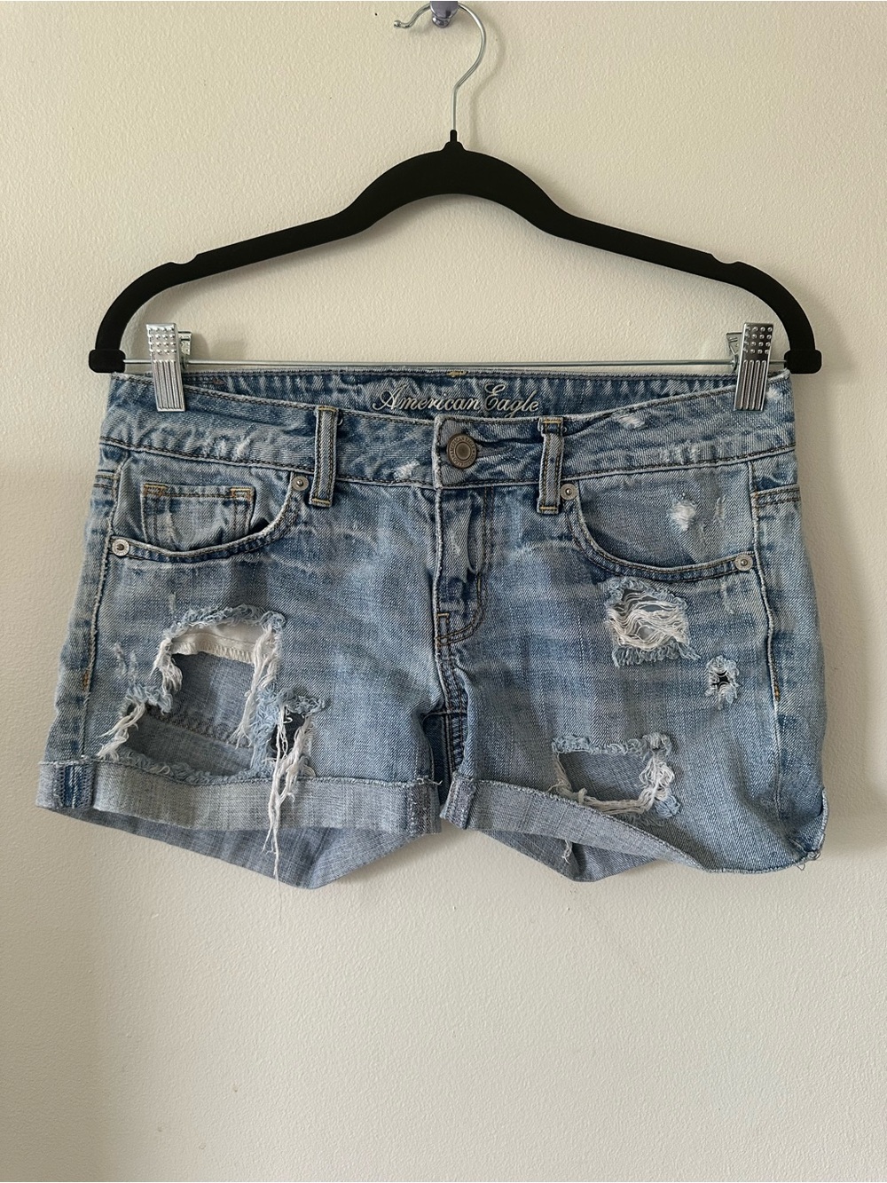 American Eagle Outfitters Light Wash Distressed Denim Shorts Size 2